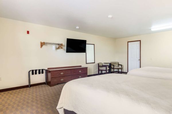 GUESTHOUSE INN & SUITES MONTESANO (Montesano)